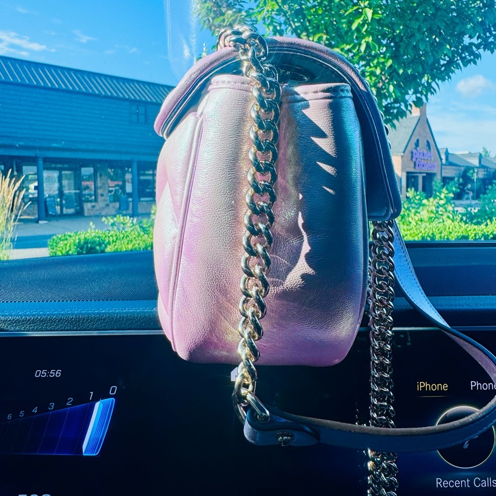 Gucci Pink Crossbody Bag with Chain Strap and Structured Shape - Picture 5 of 7
